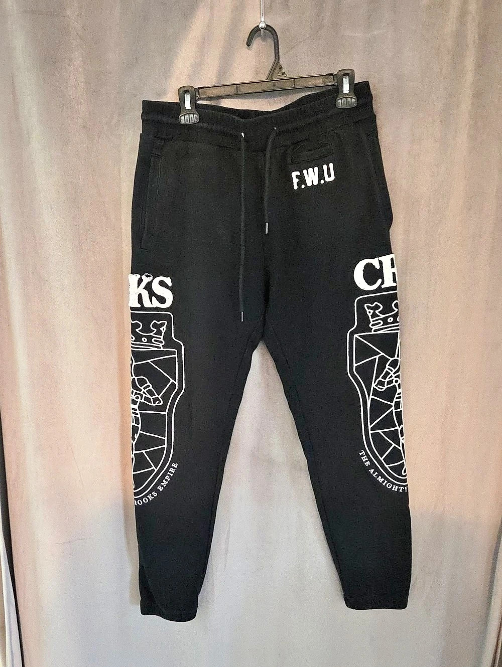 Crooks & Castles Graphic Jogger Pants in Black & White Size Large